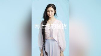 【新片速遞】极品美女和闺蜜穿上JK制服后，闺蜜帮我玩弄小骚逼❤️-辛尤里-❤️，网红美女很会调戏闺蜜哦！