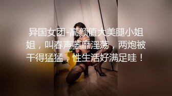 《最新流出??顶级女体写真》稀毛一线天馒头B白皙大奶极品女模?裸体瑜伽后的泳池边裸身太阳浴?4K画质身临其境一样